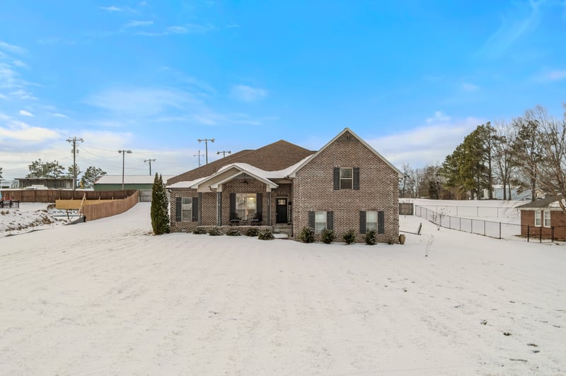 1934 Hygeia Rd, Greenbrier, TN 37073