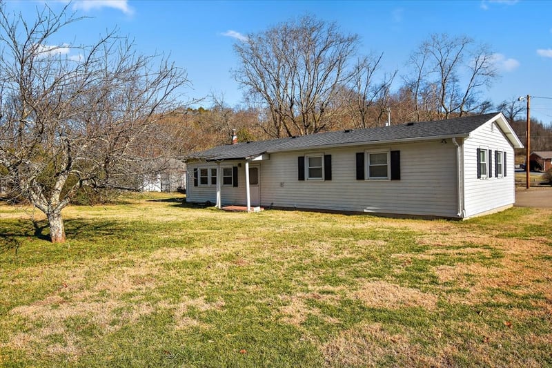 1077 Slaters Creek Rd, Goodlettsville, TN 37072