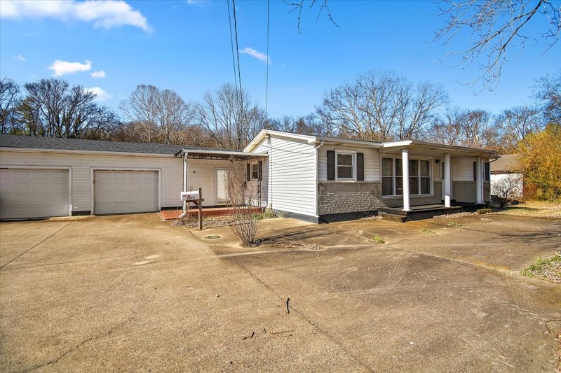 1077 Slaters Creek Rd, Goodlettsville, TN 37072