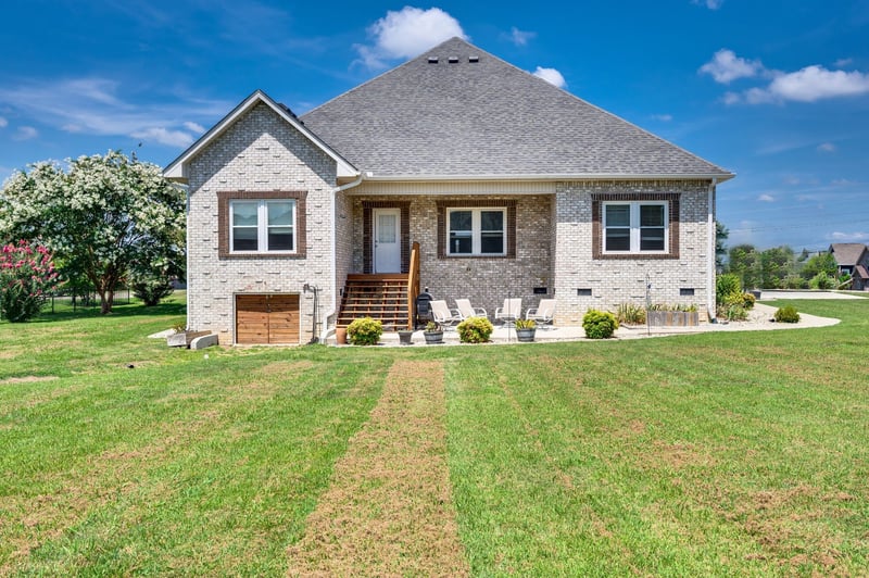 2114 London Ln, Greenbrier, TN 37073