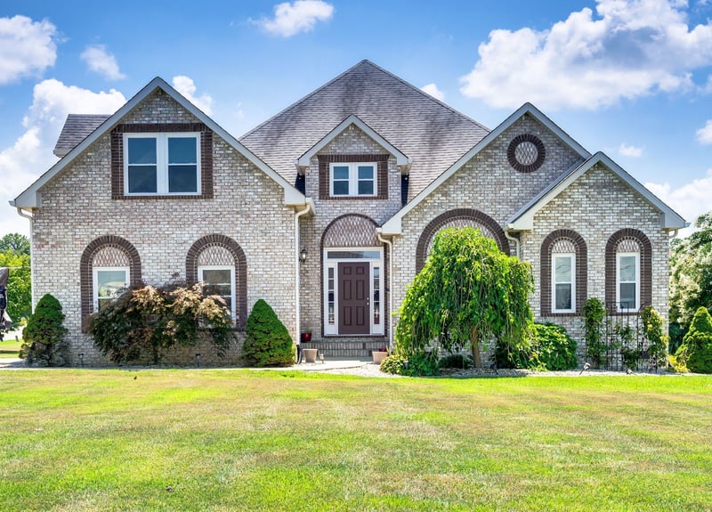 2114 London Ln, Greenbrier, TN 37073