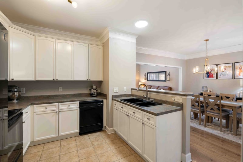 7053 Sunnywood Dr, Nashville, TN 37211