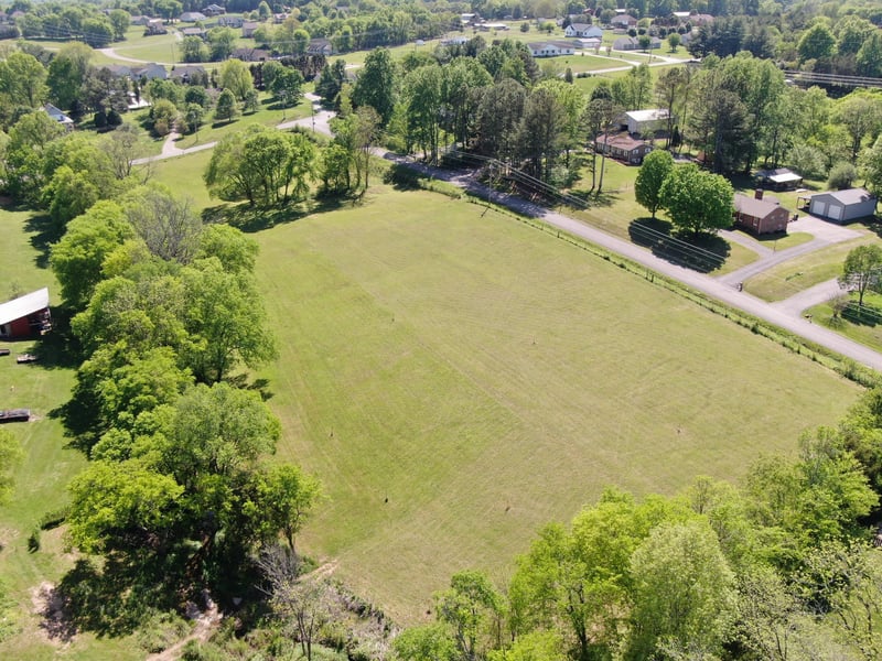 960 Tom Osborne Rd, Columbia, TN 38401