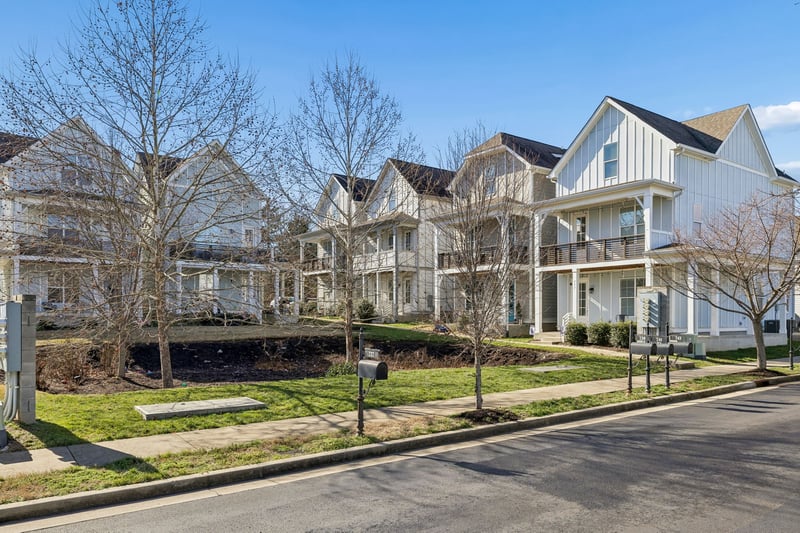 743 Cottage Park Dr, Nashville, TN 37207