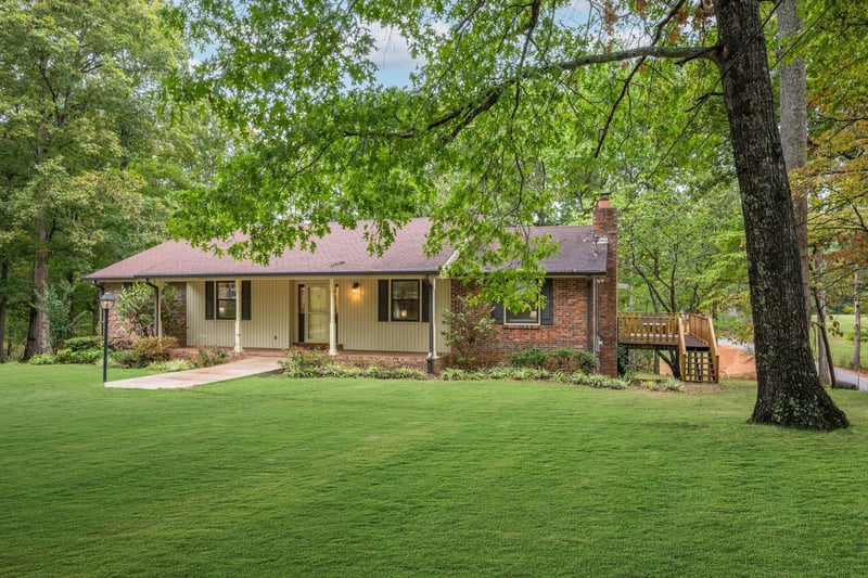 1085 Claylick Rd, White Bluff, TN 37187