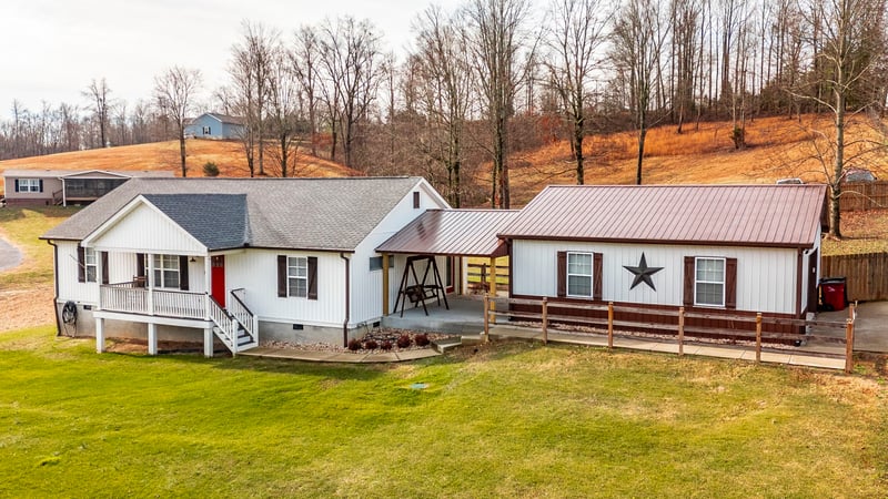15 Raccoon Rd, Westmoreland, TN 37186