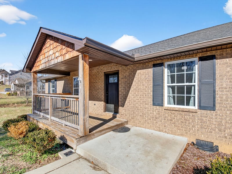 621 Womack Rd, Bethpage, TN 37022