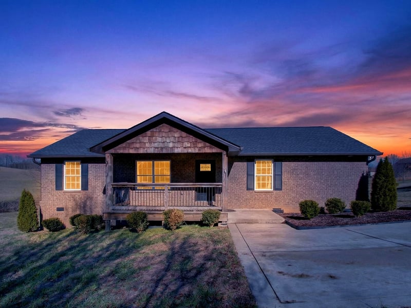 621 Womack Rd, Bethpage, TN 37022