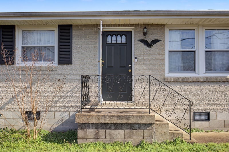 492 Sunliner Dr, Nashville, TN 37209