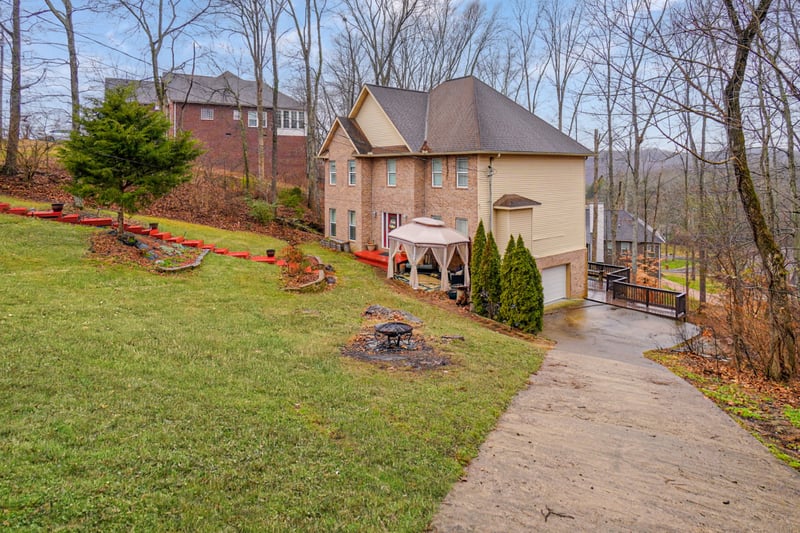 110 S High Ridge Dr, Goodlettsville, TN 37072