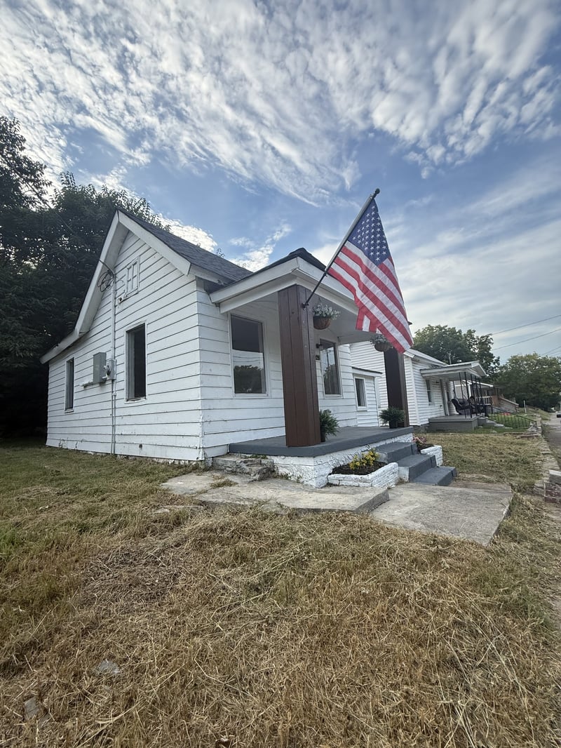 1028 Bridge St, Columbia, TN 38401