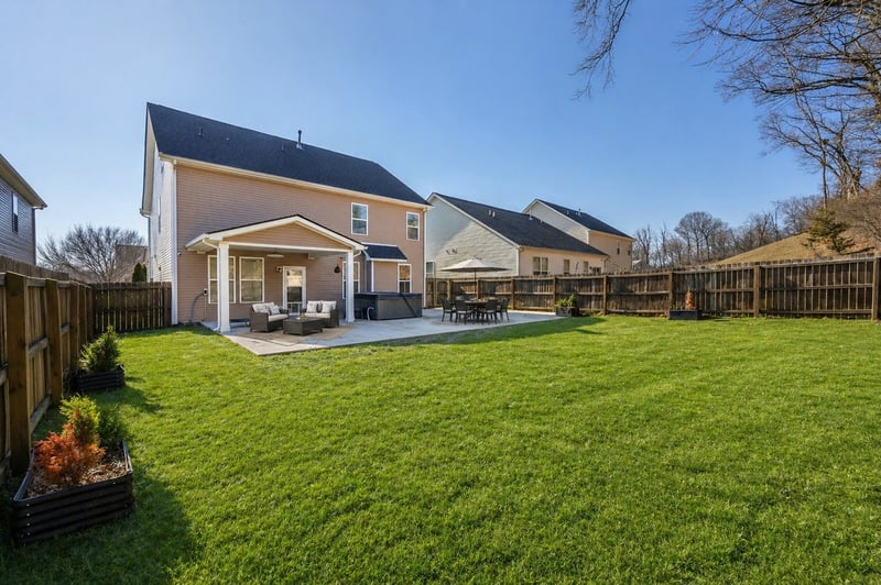 1941 Stonewater Dr, Hermitage, TN 37076