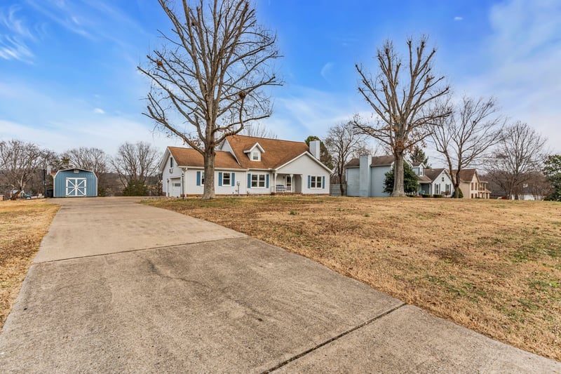 1208 Newmans Trl, Hendersonville, TN 37075