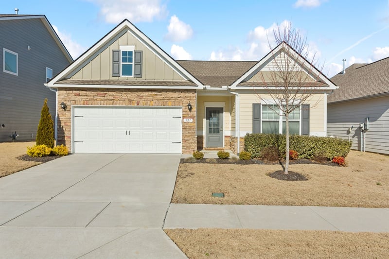 121 Gatwick Dr, Lebanon, TN 37087