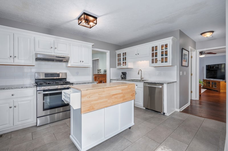 311 Orchard Park Dr, White House, TN 37188