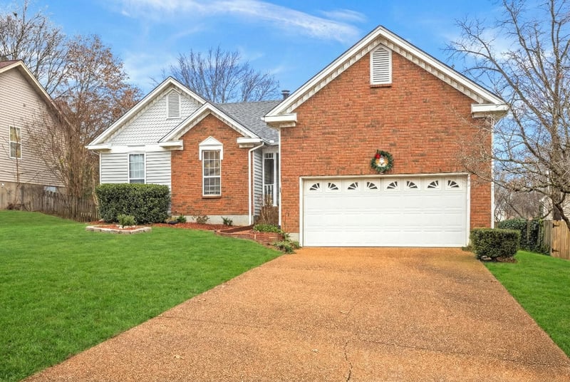 2010 Alice Springs Ct, Mount Juliet, TN 37122