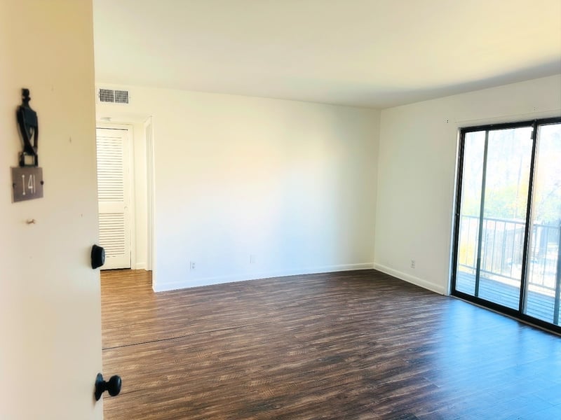 420 Walton Ln #I41, Madison, TN 37115