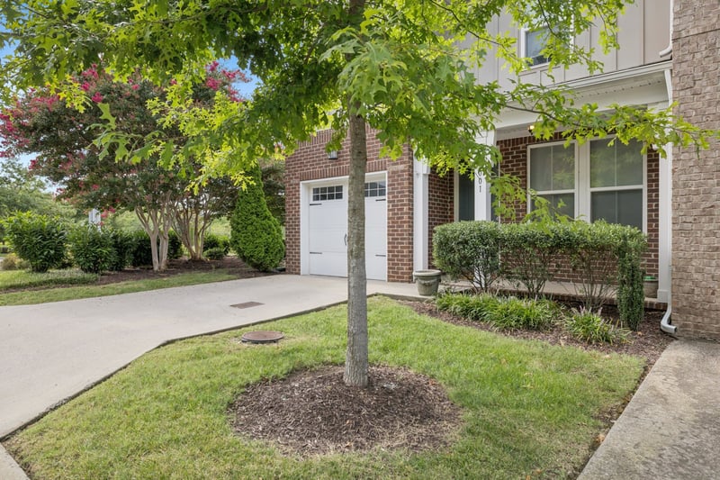 1001 Livingstone Ln, Mount Juliet, TN 37122