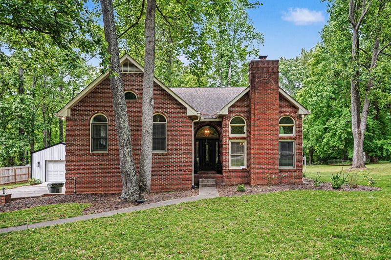 2202 Woodmont Dr, Springfield, TN 37172
