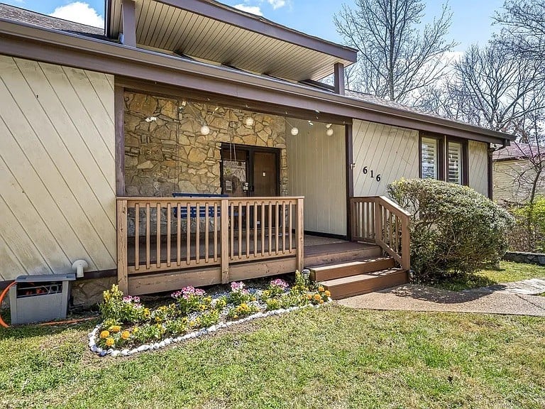 616 Belgium Dr, Hermitage, TN 37076