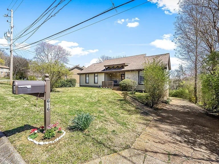 616 Belgium Dr, Hermitage, TN 37076