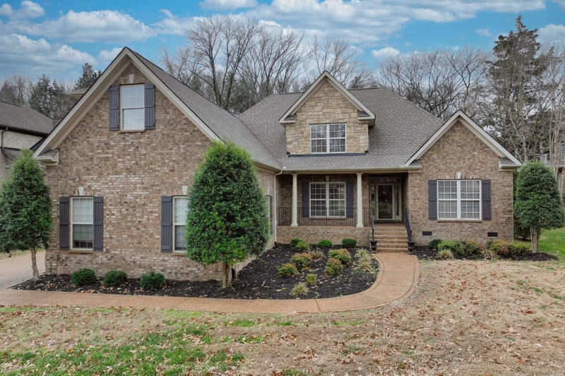 1056 Island Brook Dr, Hendersonville, TN 37075