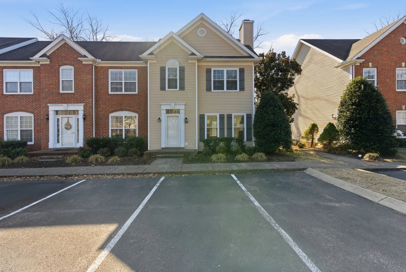 209 Newport Cove Ct, Thompsons Station, TN 37179