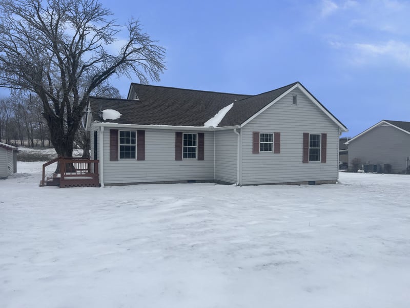 255 Oakdale Rd, Westmoreland, TN 37186