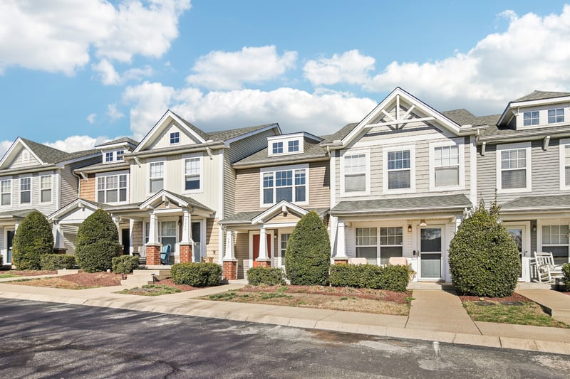 3247 Harpeth Springs Dr, Nashville, TN 37221