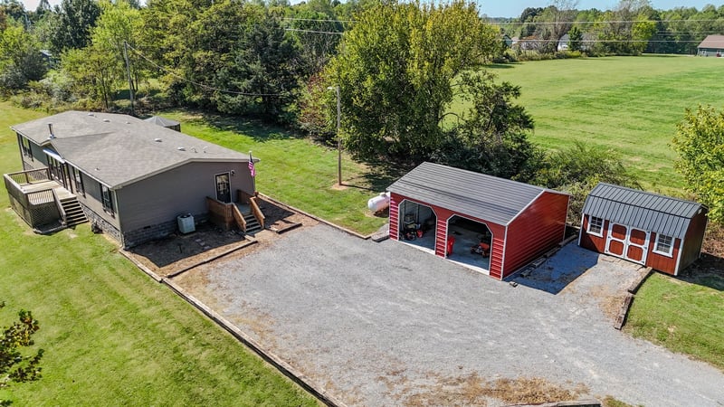 137 Hawkins Rd, Westmoreland, TN 37186