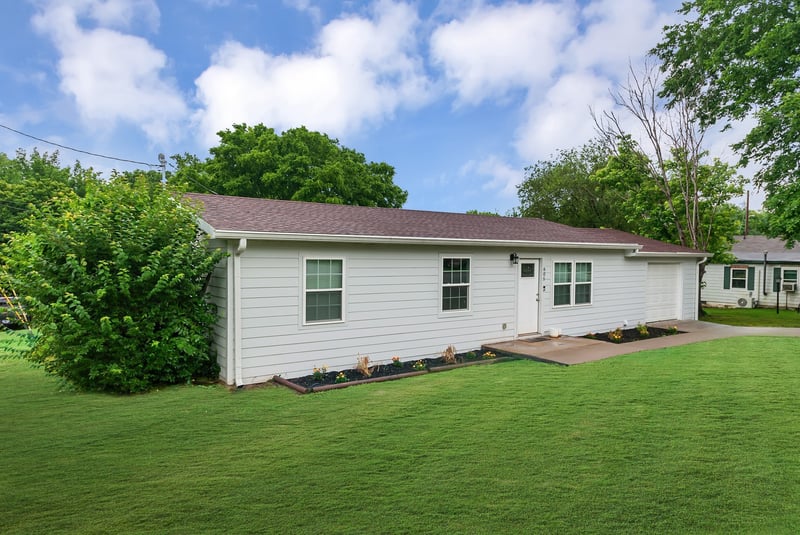606 W 4th St, Columbia, TN 38401