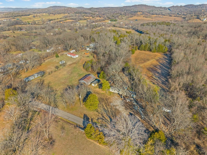 1071 Scott Rd, Bethpage, TN 37022