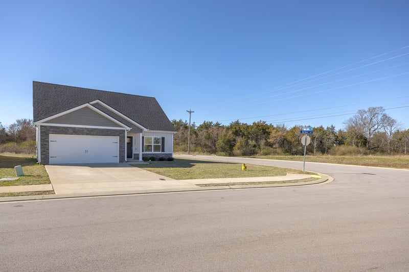 2133 Red Barn Rd, Christiana, TN 37037