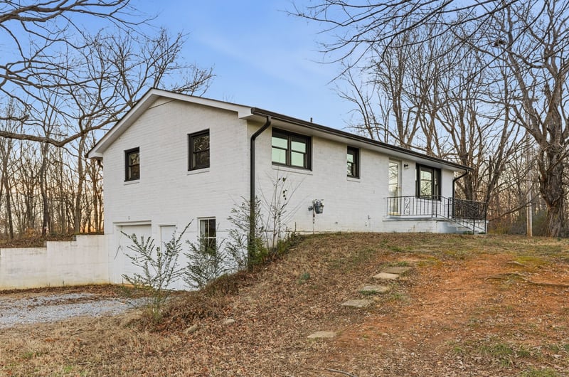 1360 Highway 49 , Charlotte, TN 37036