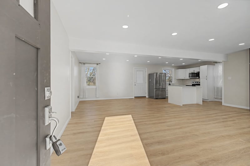 652 Harding Pl, Nashville, TN 37211