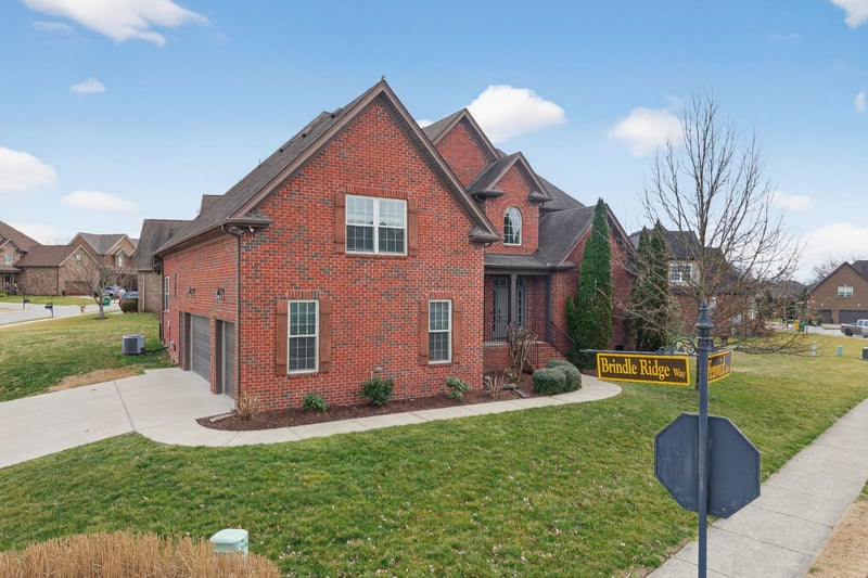 8055 Fenwick Ln, Spring Hill, TN 37174