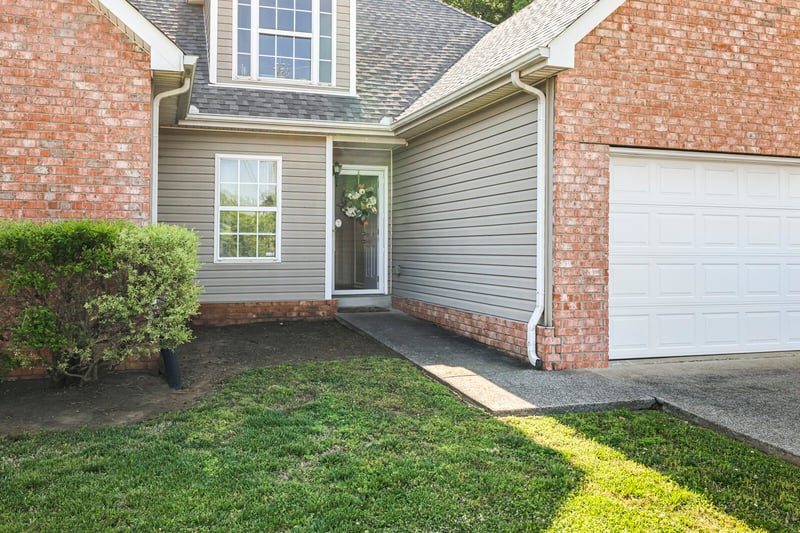 2233 Rosecran Cir, La Vergne, TN 37086