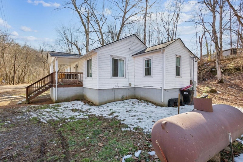 1099 Henley Rd, Ashland City, TN 37015