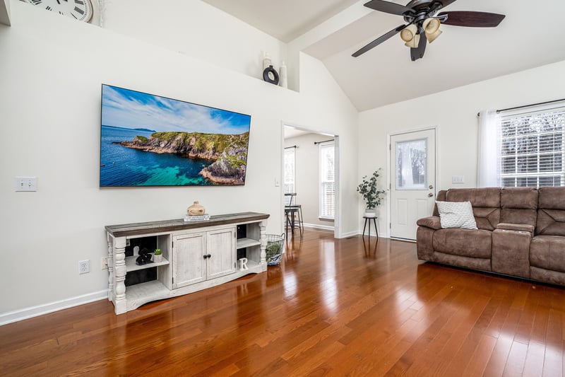 1953 Sheffield Ln, Columbia, TN 38401