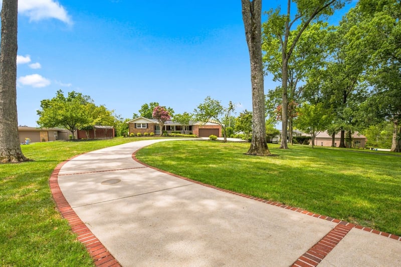 152 Cherokee Rd, Hendersonville, TN 37075
