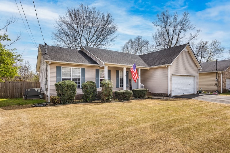 1753 University Dr, Columbia, TN 38401