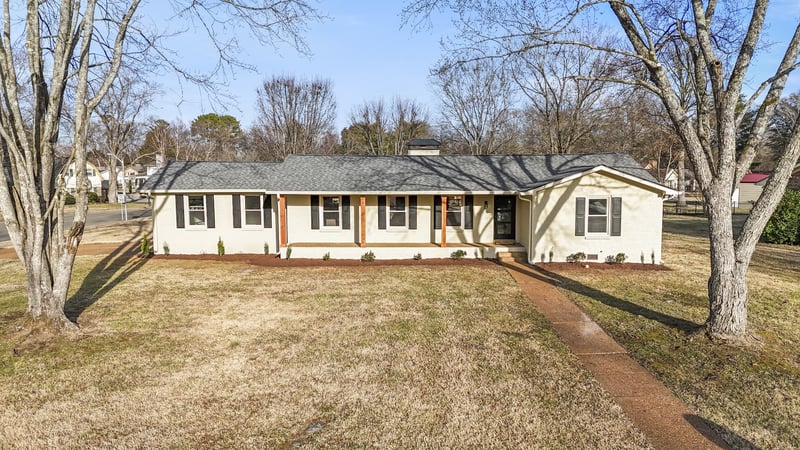 2242 Surrey Dr, Murfreesboro, TN 37129