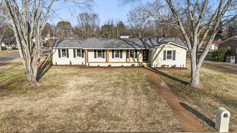 2242 Surrey Dr, Murfreesboro, TN 37129