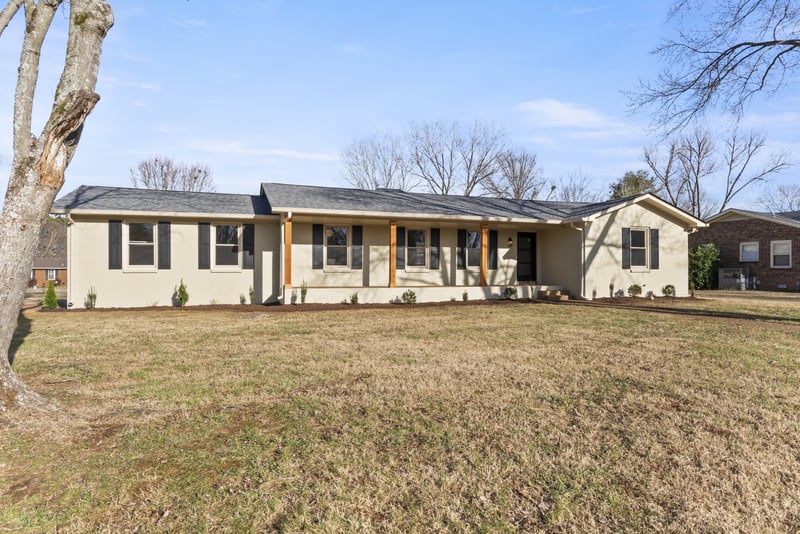 2242 Surrey Dr, Murfreesboro, TN 37129