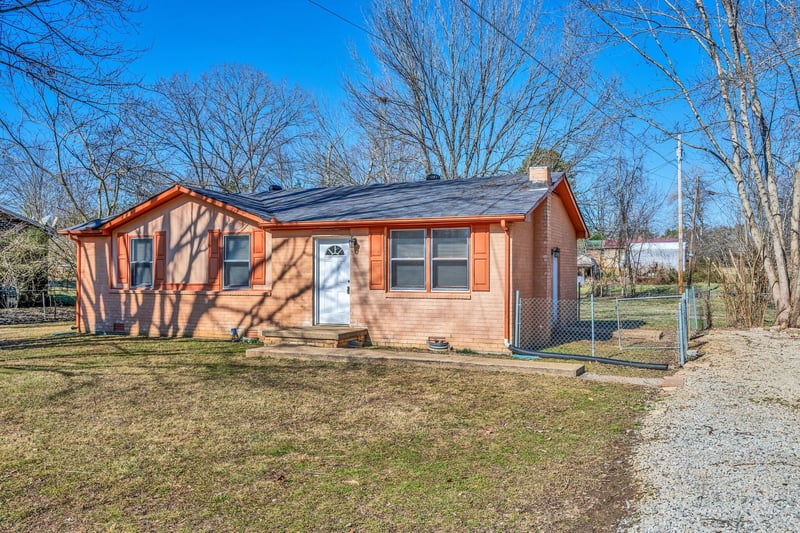 10040 W Green Cemetery Rd, Bon Aqua, TN 37025