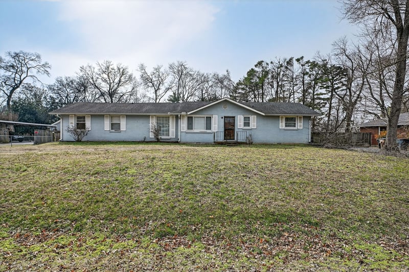 722 Robert Burns Dr, Nashville, TN 37217