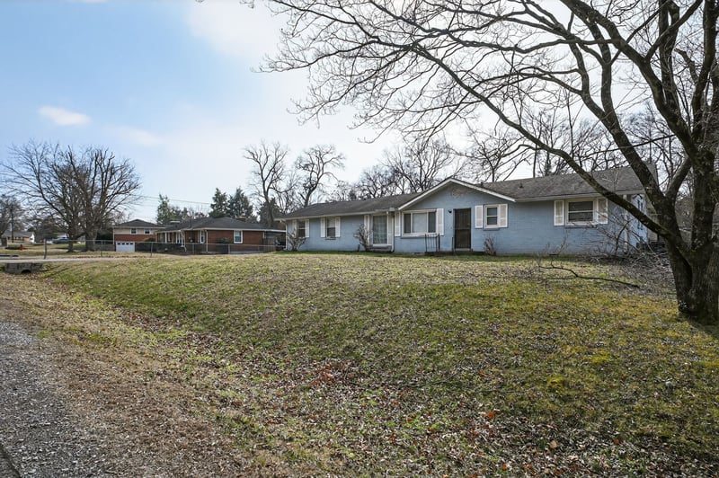 722 Robert Burns Dr, Nashville, TN 37217