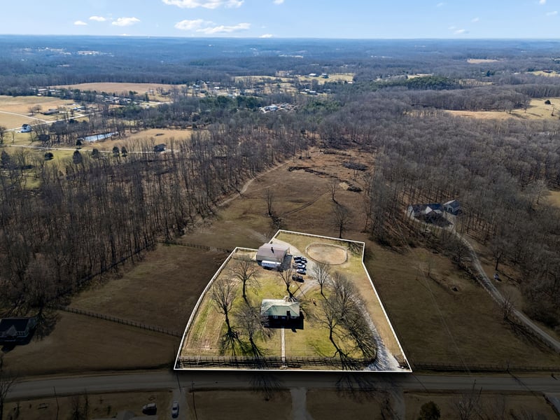 155 W Piney Rd, Dickson, TN 37055