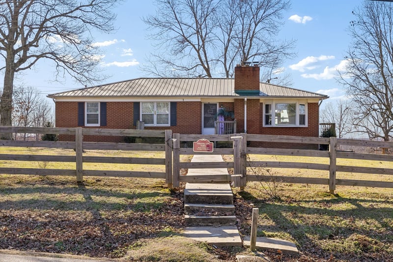 155 W Piney Rd, Dickson, TN 37055