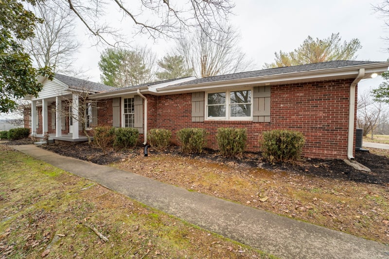 6498 N Mount Pleasant Rd, Greenbrier, TN 37073